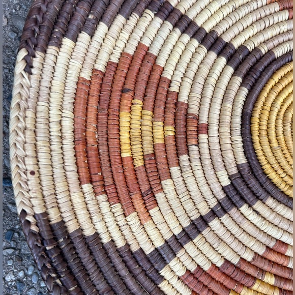 Vintage handwoven brown mustard shallow bowl plate basket 12’ Southwest style - Picture 3 of 5